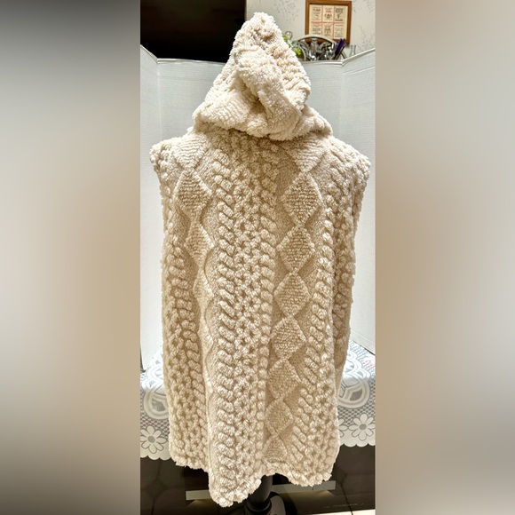 SHERPA VEST BEIGE CREAM CABLE KNIT VELOUR BUTTON FEONT & TRIM HOODED SZ LG NWOT - Picture 4 of 6